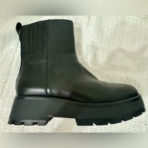 Vince Camuto Botties Size 6